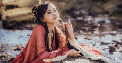 Ai đã từng mải miết qua ba vạn sáu ngàn ngày mê mải để trở về với xa xưa?