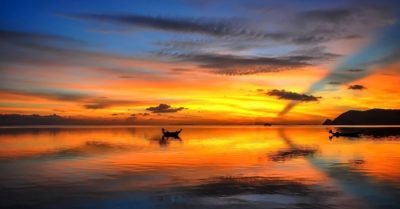 Đại dương ngàn đời nằm nghe sóng vỗ, câu ru hời muối mặn với gừng cay