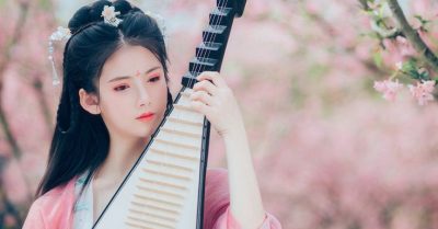 Ta là khách trọ trần gian, xuống trần ghé tạm vội vàng rời đi