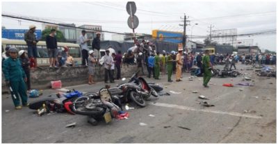 Tài xế ôtô đầu kéo tông hàng loạt xe máy gần cầu Bến Lức đã ra trình diện công an