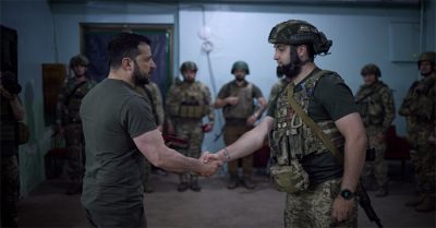 Ông Zelensky thăm mặt trận Berdiansk và tặng thưởng cho các binh sĩ