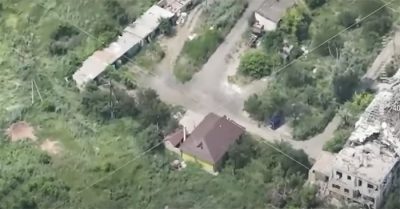 Cảnh Ukraina phá hủy sở chỉ huy Nga ở Donbas bằng bom thông minh