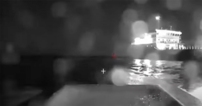 Video cận cảnh tàu chở dầu Nga bị thiết bị không người lái tấn công