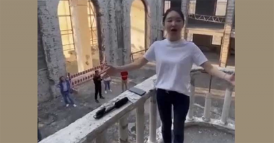 Ukraina tức giận vì ca sĩ Trung Quốc hát Kachusa trên đống đổ nát của ở Mariupol