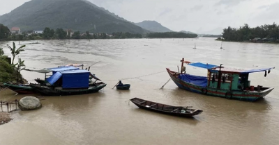 Mưa lớn miền Trung: Hai người chết, hàng trăm nhà dân bị ngập