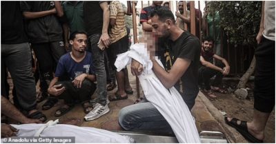 Bác sĩ ở Gaza phải đỡ đẻ dưới ánh đèn điện thoại