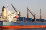 Houthi bắn hỏa tiễn vào tàu Anh ở Vịnh Aden