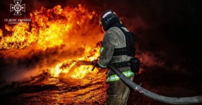 Kho dầu bị trúng đạn, Ukraina chìm trong biển lửa