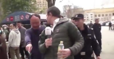 Cảnh sát Trung Quốc cưỡng chế và bắt giam phóng viên Hà Lan