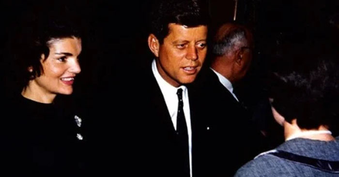 Năm 1960, Tổng thống Mỹ Kennedy và phu nhân tham gia một sự kiện vận động tranh cử ở Wisconsin. (Nguồn hình ảnh: Getty Images)