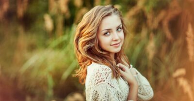 Khuôn mặt cứng đờ của cô gái ở kiếp này liên quan đến một thảm kịch ở kiếp trước