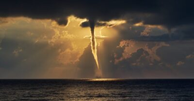 Ghi chép về rồng trong thư tịch cổ: Trình Sư Hồi đi qua núi Đại Cô, dùng tên bắn ác long