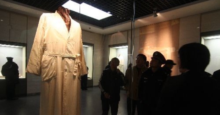 Mao Trạch Đông, một ‘vị vua’ thời hiện đại? Bộ mặt thật sau lớp áo vá và bát thịt kho tàu!