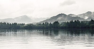 Thơ của Bạch Cư Dị mang thiền ý: Khuyên người đời không tranh giành, miệng luôn tươi cười