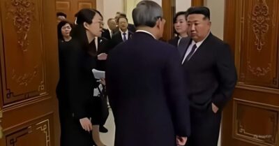 Kim Jong Un đút tay túi quần tiễn Lý Cường, cư dân mạng chế giễu ĐCSTQ