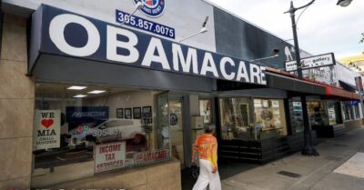 Bê bối Obamacare: 58.000 người chết vẫn ‘nhận’ trợ cấp y tế
