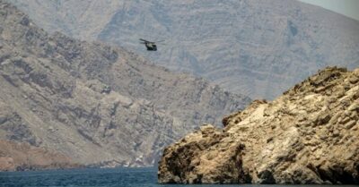 Sắp ra tay? Mỹ phát cảnh báo hàng hải, Iran thanh trừng phe cải cách nội bộ