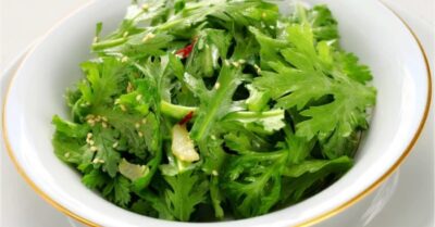 Ăn lẩu nhúng tần ô (rau cúc) là phí phạm của trời, làm sao ăn đúng cách món “Rau Hoàng đế” thời xưa?