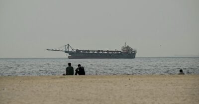 Vừa hạ thủy đã thành bia đỡ đạn? “Tàu sân bay không người lái” lớn nhất của Iran bị Mỹ đánh chìm