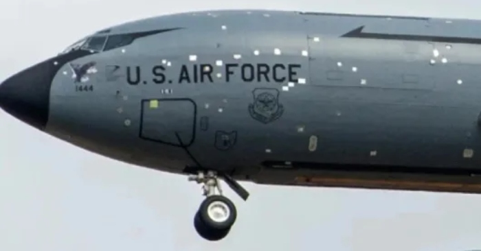 Trúng đạn vẫn bay chuyển sân hàng vạn dặm! Sức mạnh máy bay tiếp nhiên liệu của quân đội Mỹ được phơi bày đầy chấn động