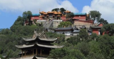 Bảo vật trấn sơn của Ngũ Đài Sơn: Chạm vào lạnh buốt dưới nắng gắt