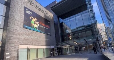 Việc hủy bỏ buổi biểu diễn Thần Vận tại Toronto tiếp tục leo thang, giới chính trị và người dân kêu gọi bảo vệ tự do