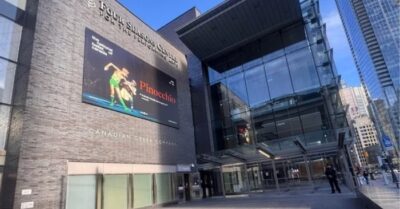 Shen Yun trở lại Toronto vào tháng 6. Đòn đáp trả mạnh mẽ đối với cuộc đàn áp xuyên quốc gia của ĐCSTQ