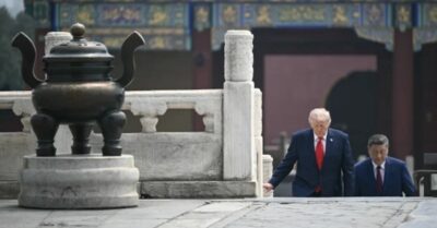 Tập Cận Bình lại biến thành “cao”? Ghế sofa của Trump nghi bị động tay chân, Mao Ninh cười gượng