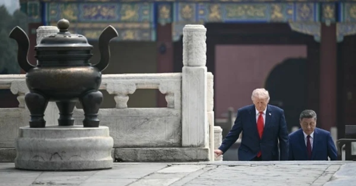 Tập Cận Bình lại biến thành “cao”? Ghế sofa của Trump nghi bị động tay chân, Mao Ninh cười gượng