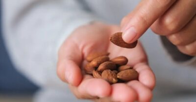 Một nắm hạnh nhân trước bữa ăn có thể giảm tới 28% phản ứng đường huyết sau khi ăn