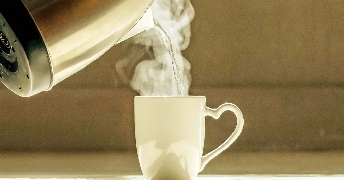 Tục lệ cổ xưa: Uống nước ấm mang lại nhiều lợi ích