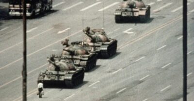 Bí mật chưa từng được biết đến về ngày 4/6: Bên ngoài Bức tường Đỏ là thảm sát, bên trong Bức tường Đỏ là chuyển tiền