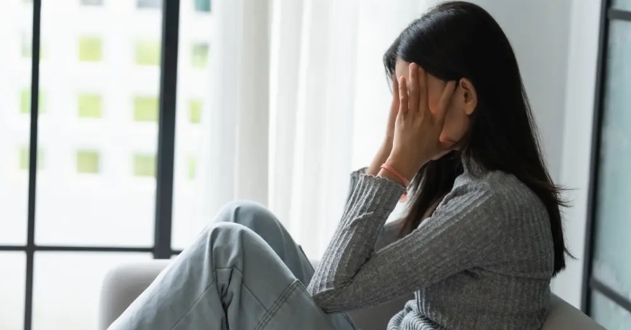 Việc chăm sóc cả gia đình mà quên mất bản thân đã dẫn đến sự mất cân bằng về sức khỏe thể chất và tinh thần của cô ấy.