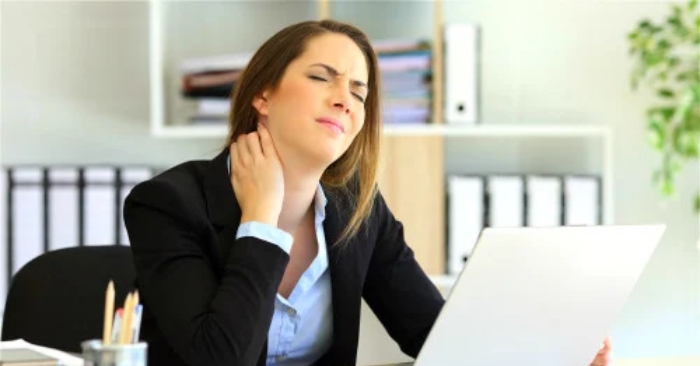 Bài tập cột sống cổ 5 phút, thực hiện mỗi ngày giúp giảm cứng cổ