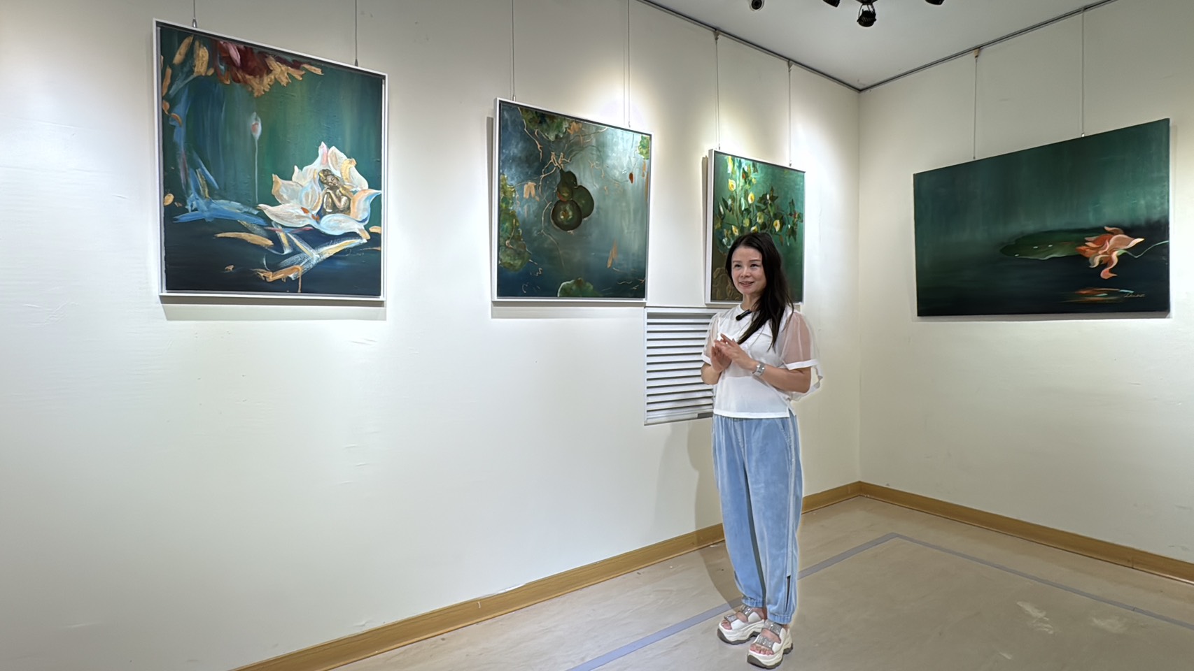 Họa sĩ Lý Huệ Cẩn: Gửi suy ngẫm về cuộc đời và lòng thiện lương qua hoa sen